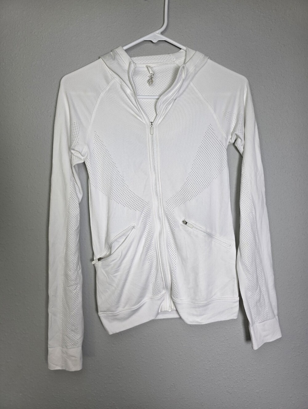 Lululemon Ventilate Jacket Size 4 White